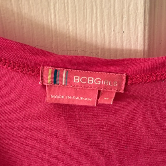 BCBG Hot pink shortsleeved Native American feather print beaded tee size medium - Picture 3 of 9